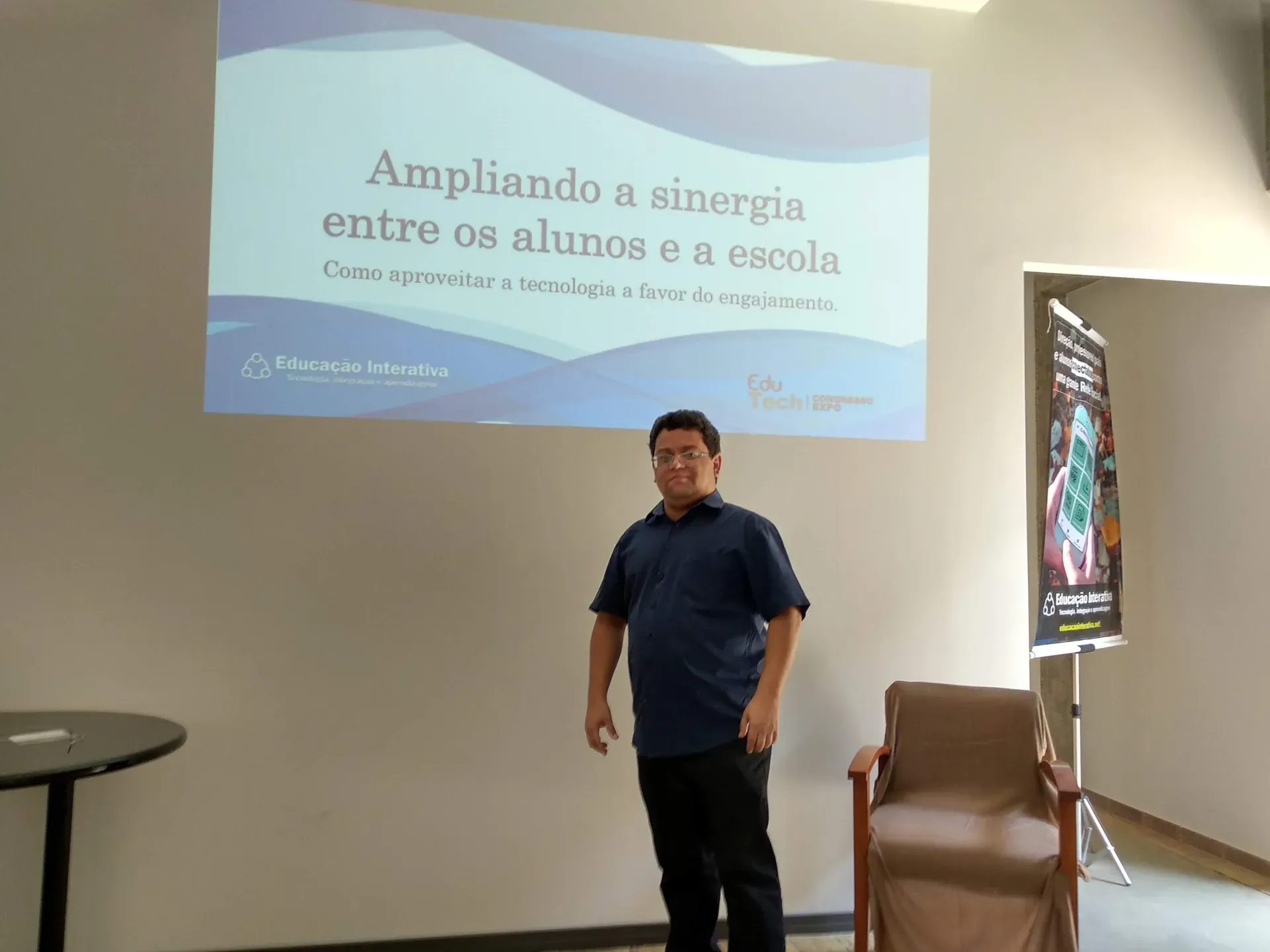 Alexander giving a talk for Educação Interativa, 2019