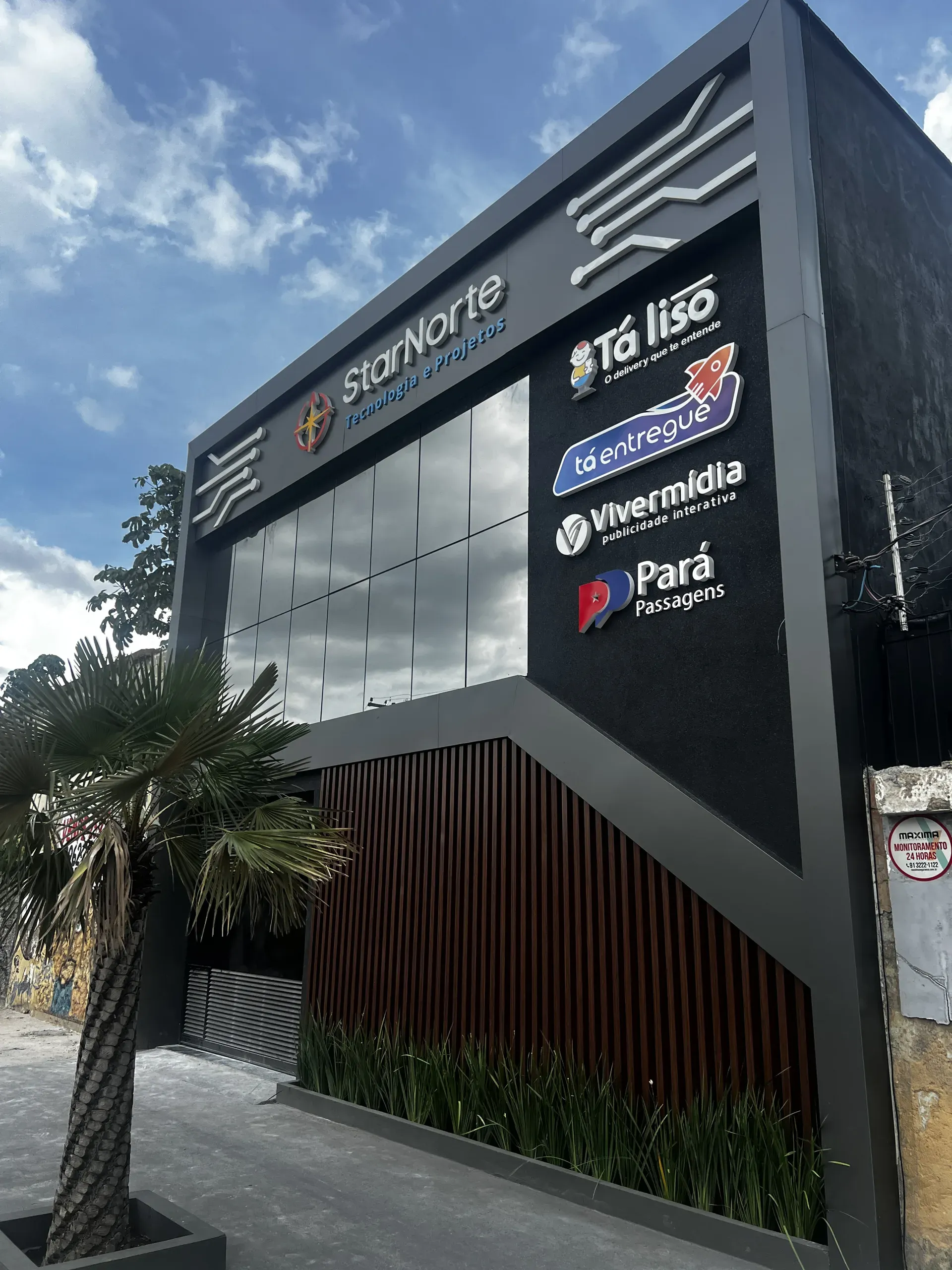 Sede da Starnorte em Belém, com as marcas dos produtos na fachada.